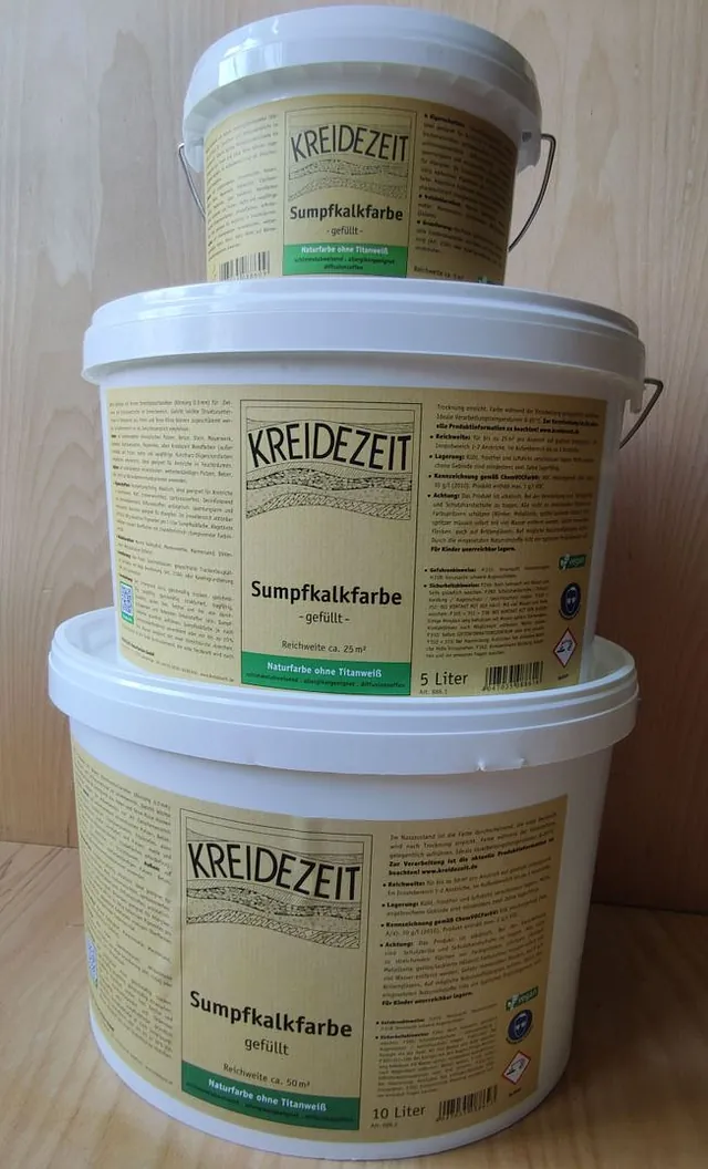 Sumpfkalkfarbe gefüllt