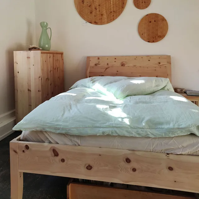 Bett "Sommersprosse" Zirbe